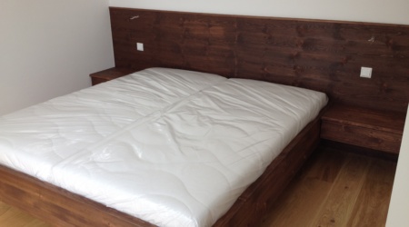 Schlafzimmer aus Holz